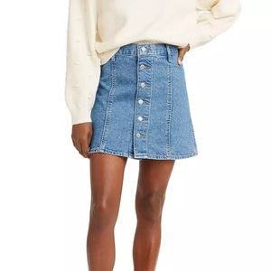 NWOT Levi’s Denim Button Mini Skirt